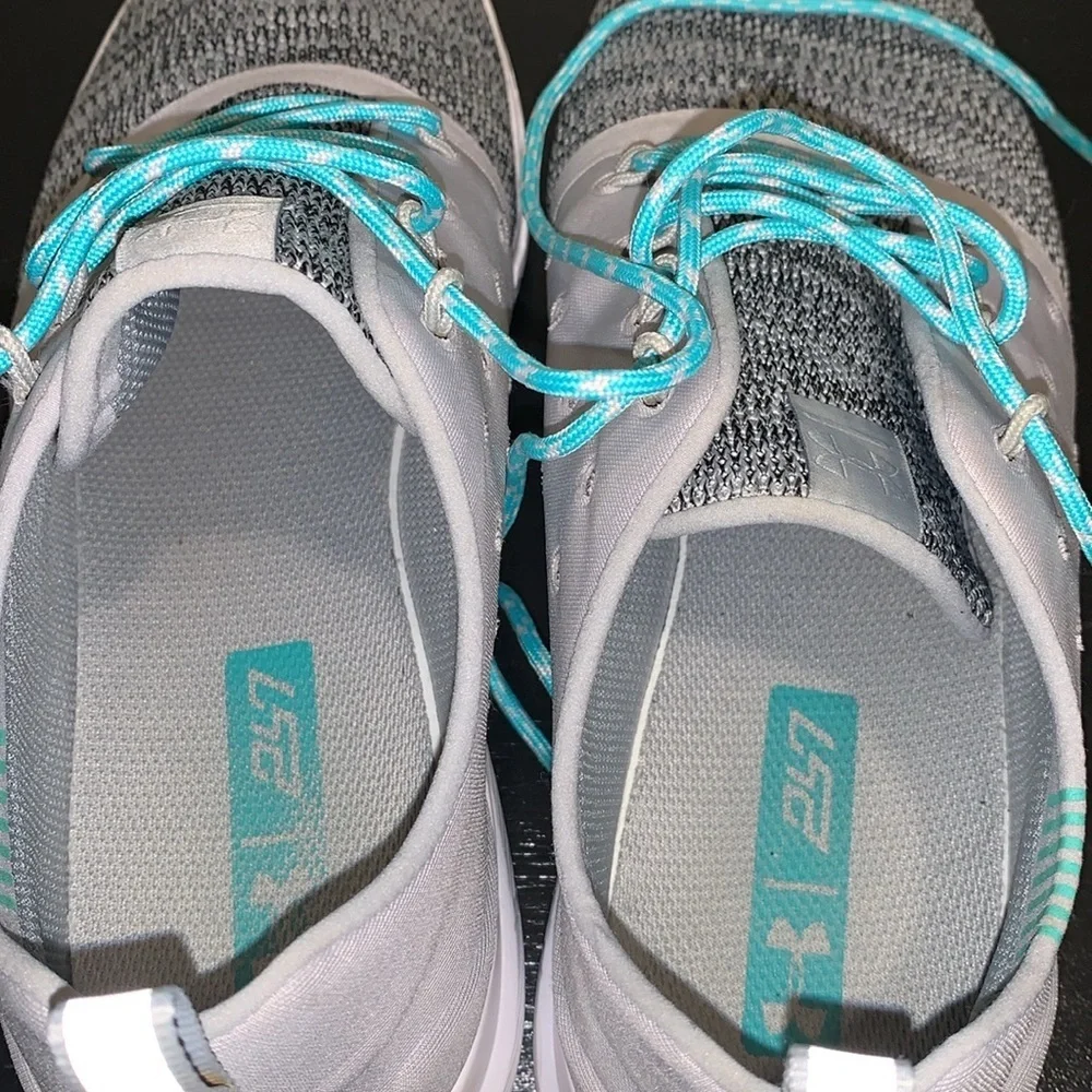 Womens Gray &‎ Teal Under Armour Charged 24/7 Running Shoes, Size 9.5